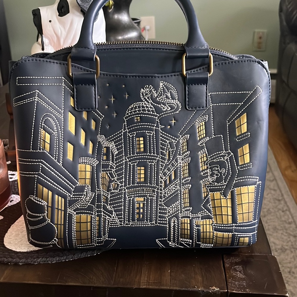 Brand new tags still attached loungefly Harry Potter purse.